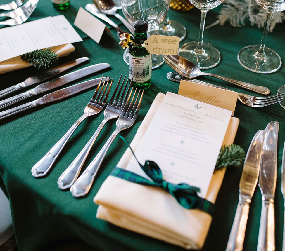 Green Essential table linen